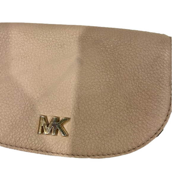 MICHAEL KORS crossbody bag!! 💼 - Picture 7 of 7